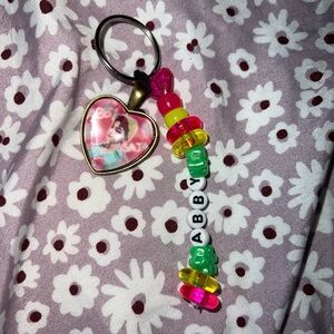 Kpop Demon Hunters - Abby Saja Keychain 🩷💛